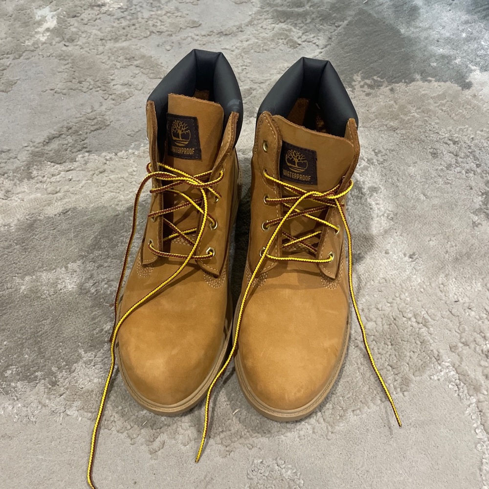 Timberland classic Wheat Colored Lace Up Waterproof Work Boots